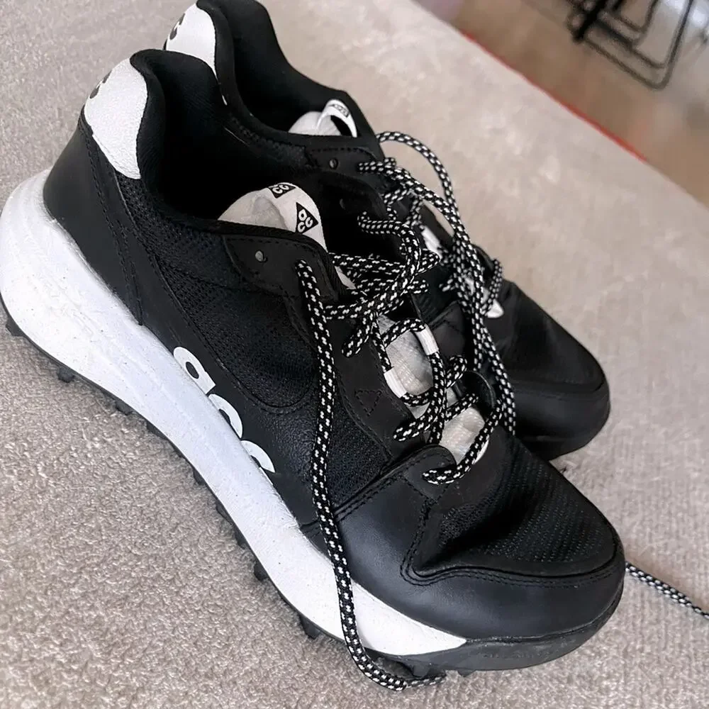 Nike ACG Lowcate Black White Size 7 Gorpcore, Adventure, Traction, Outdoor, Hike